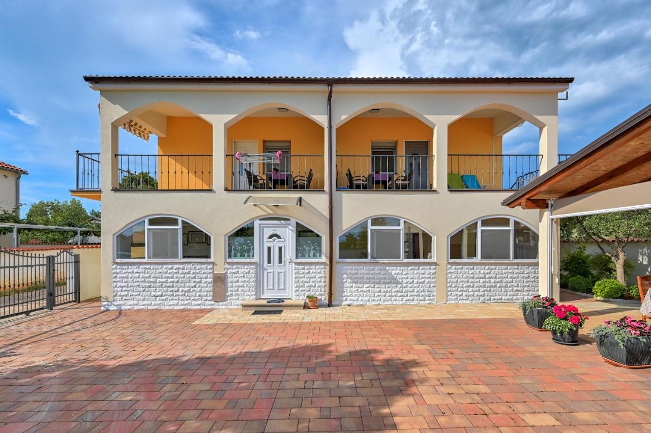 Teuta Apartments - A Beach And A Sea View Peroj Luaran gambar