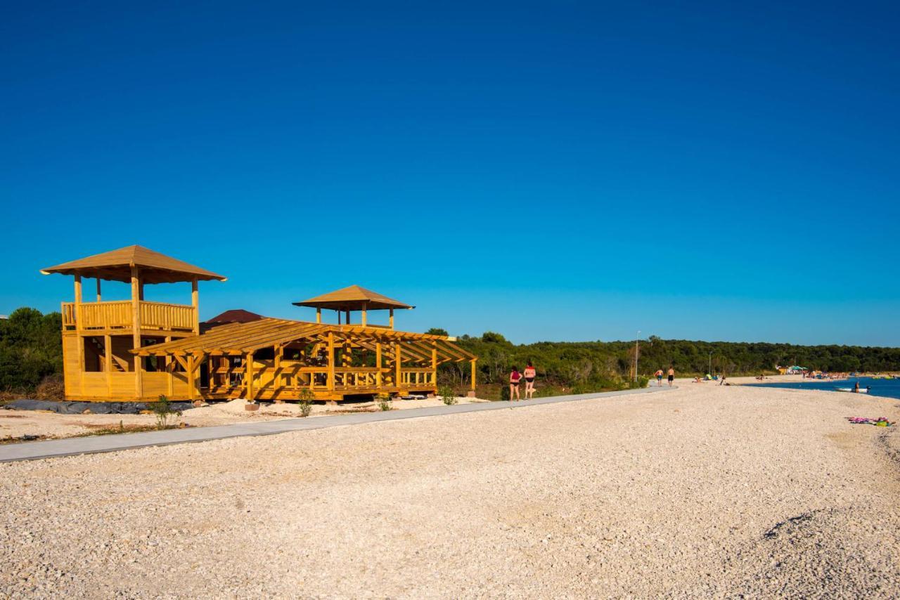 Teuta Apartments - A Beach And A Sea View Peroj Luaran gambar