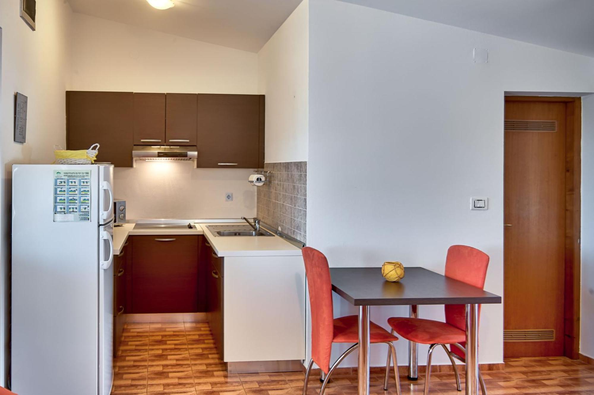 Teuta Apartments - A Beach And A Sea View Peroj Luaran gambar