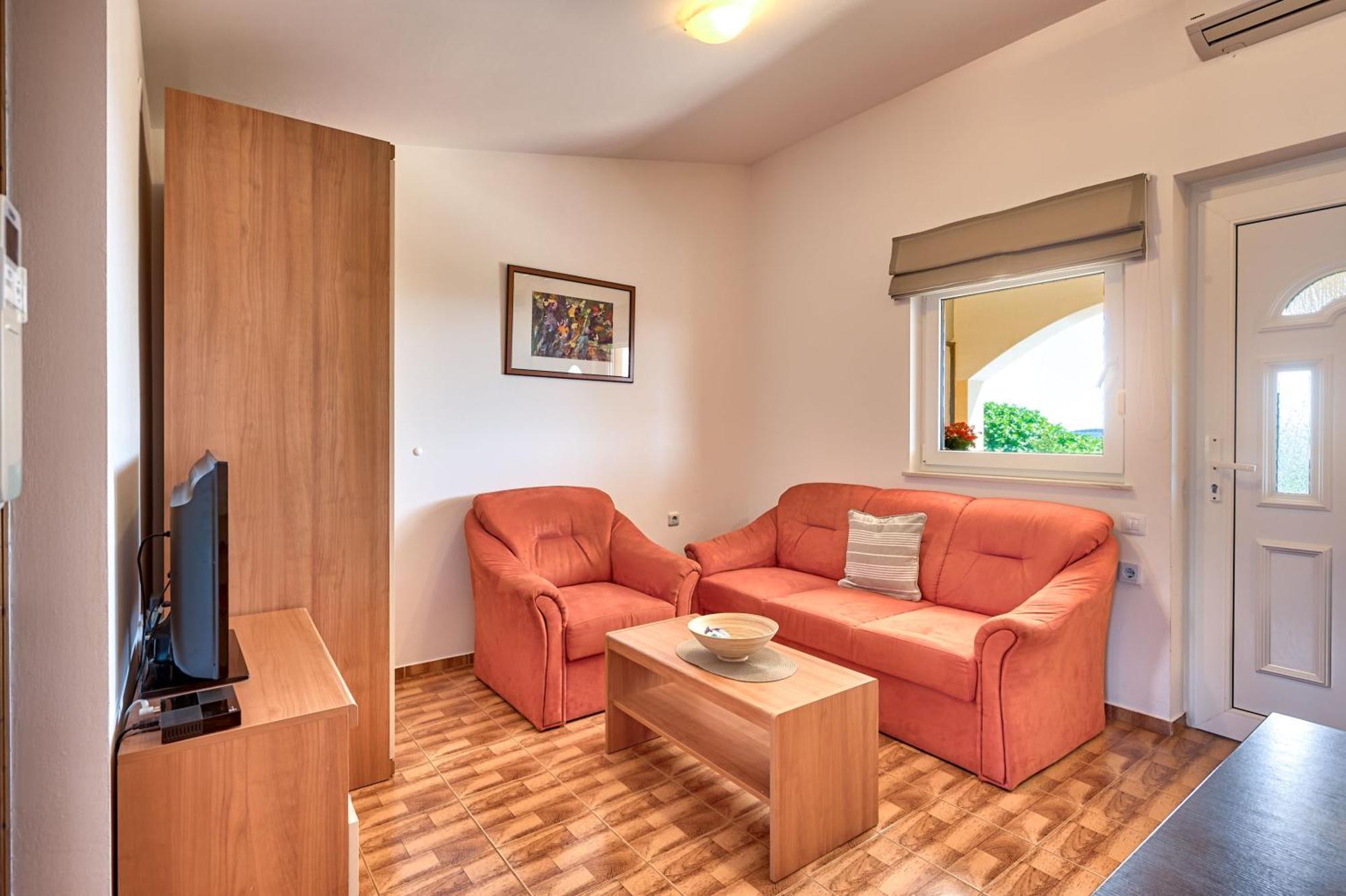 Teuta Apartments - A Beach And A Sea View Peroj Luaran gambar