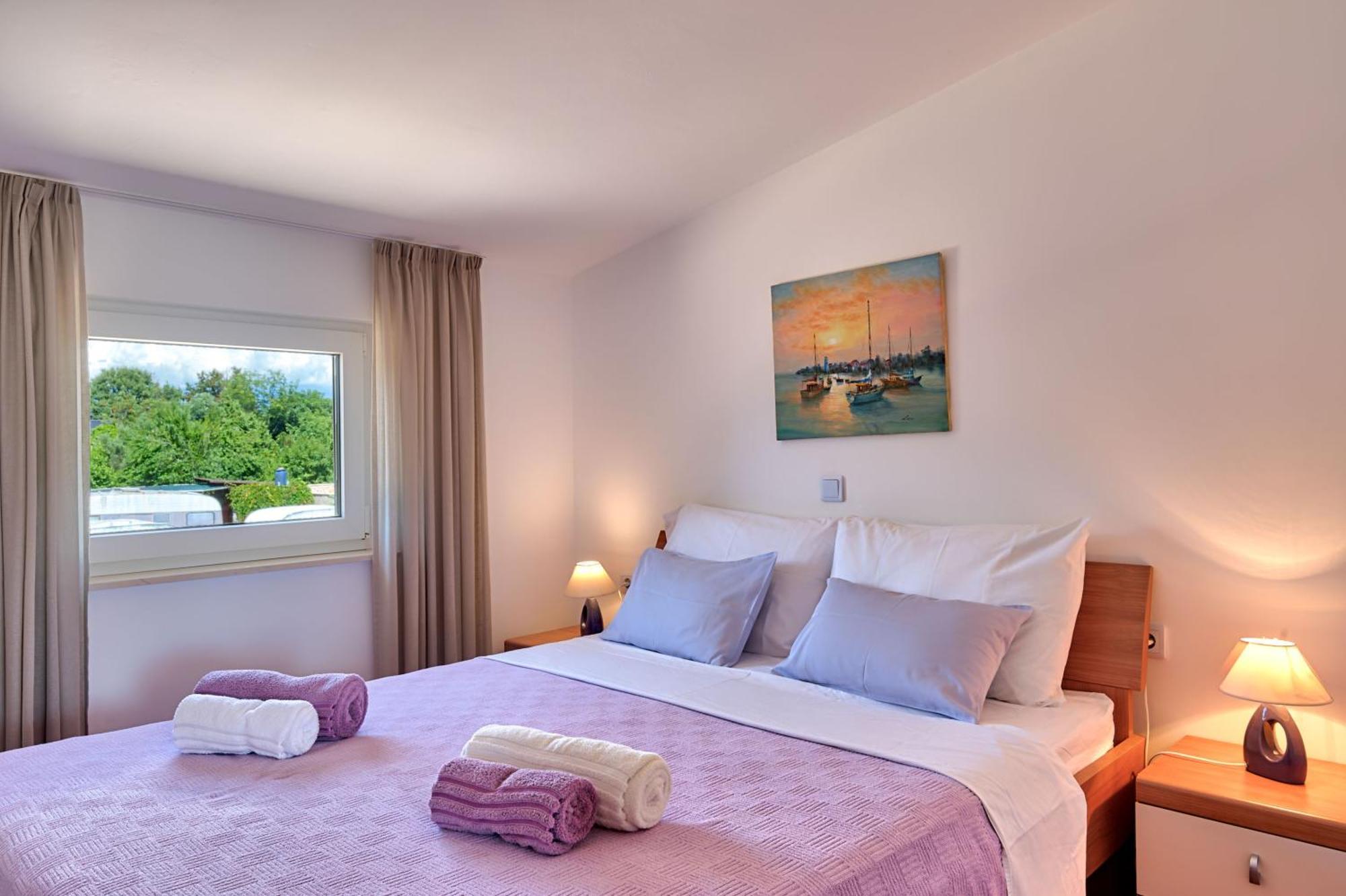 Teuta Apartments - A Beach And A Sea View Peroj Luaran gambar