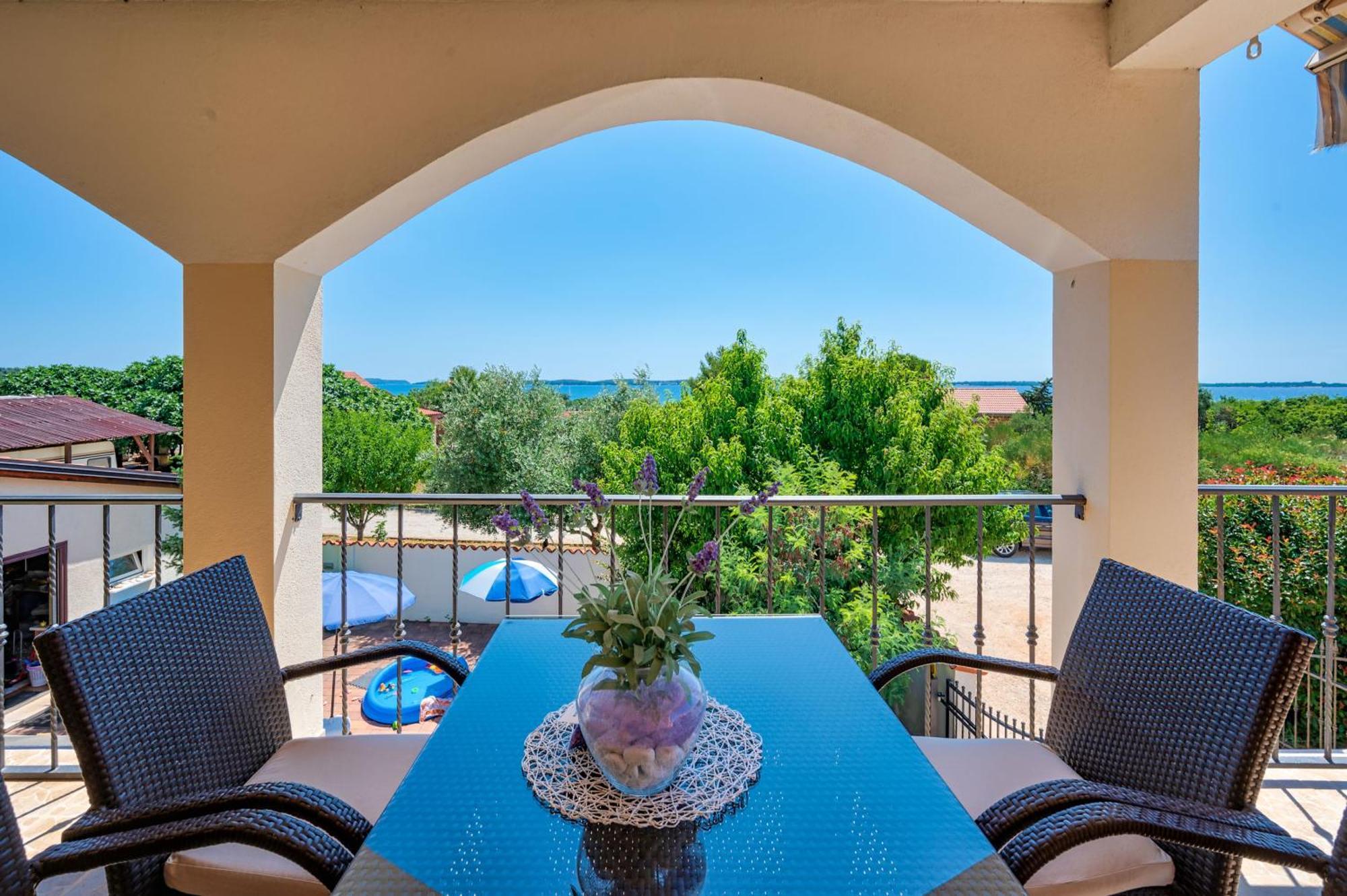 Teuta Apartments - A Beach And A Sea View Peroj Luaran gambar