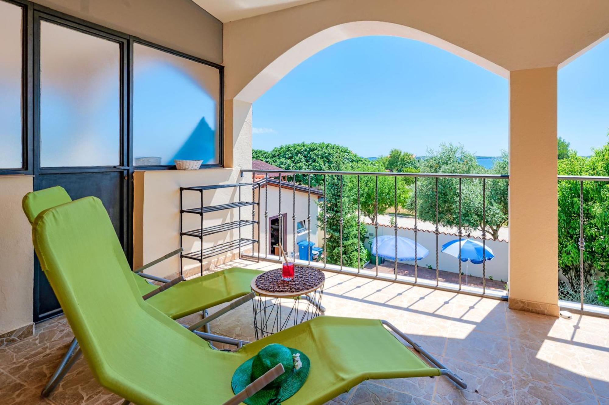 Teuta Apartments - A Beach And A Sea View Peroj Luaran gambar