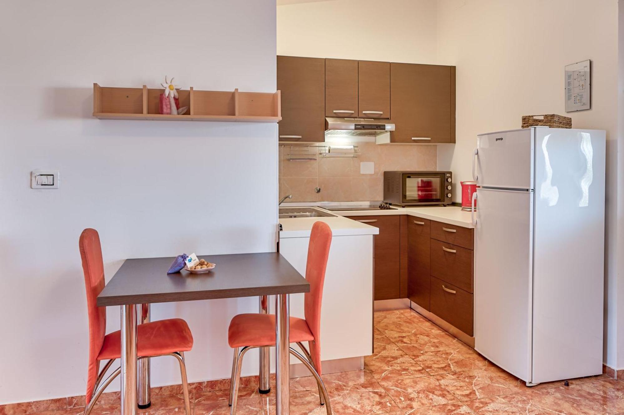 Teuta Apartments - A Beach And A Sea View Peroj Luaran gambar