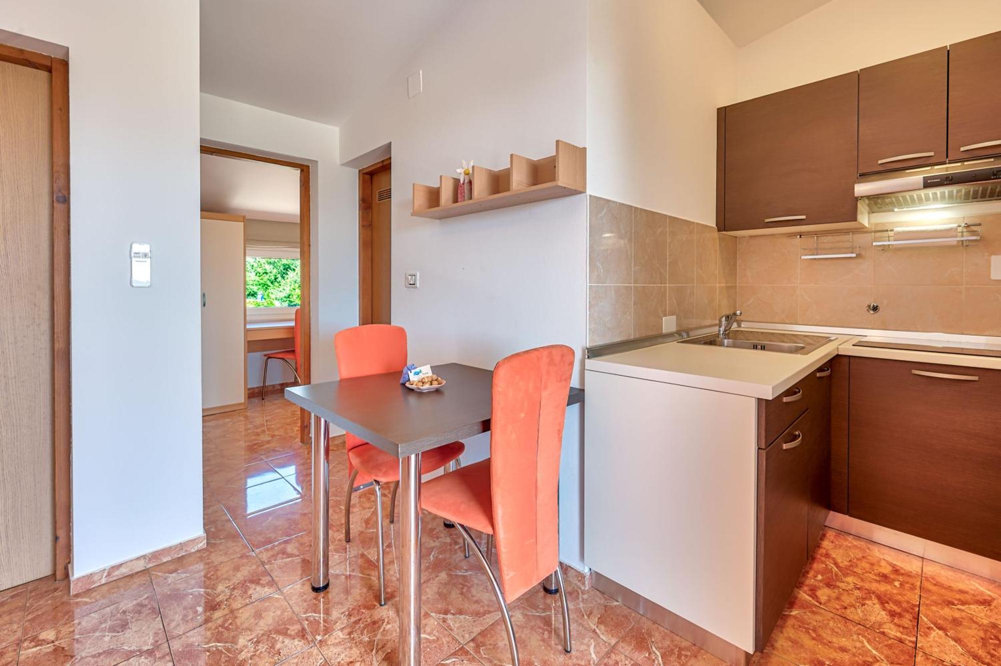 Teuta Apartments - A Beach And A Sea View Peroj Luaran gambar