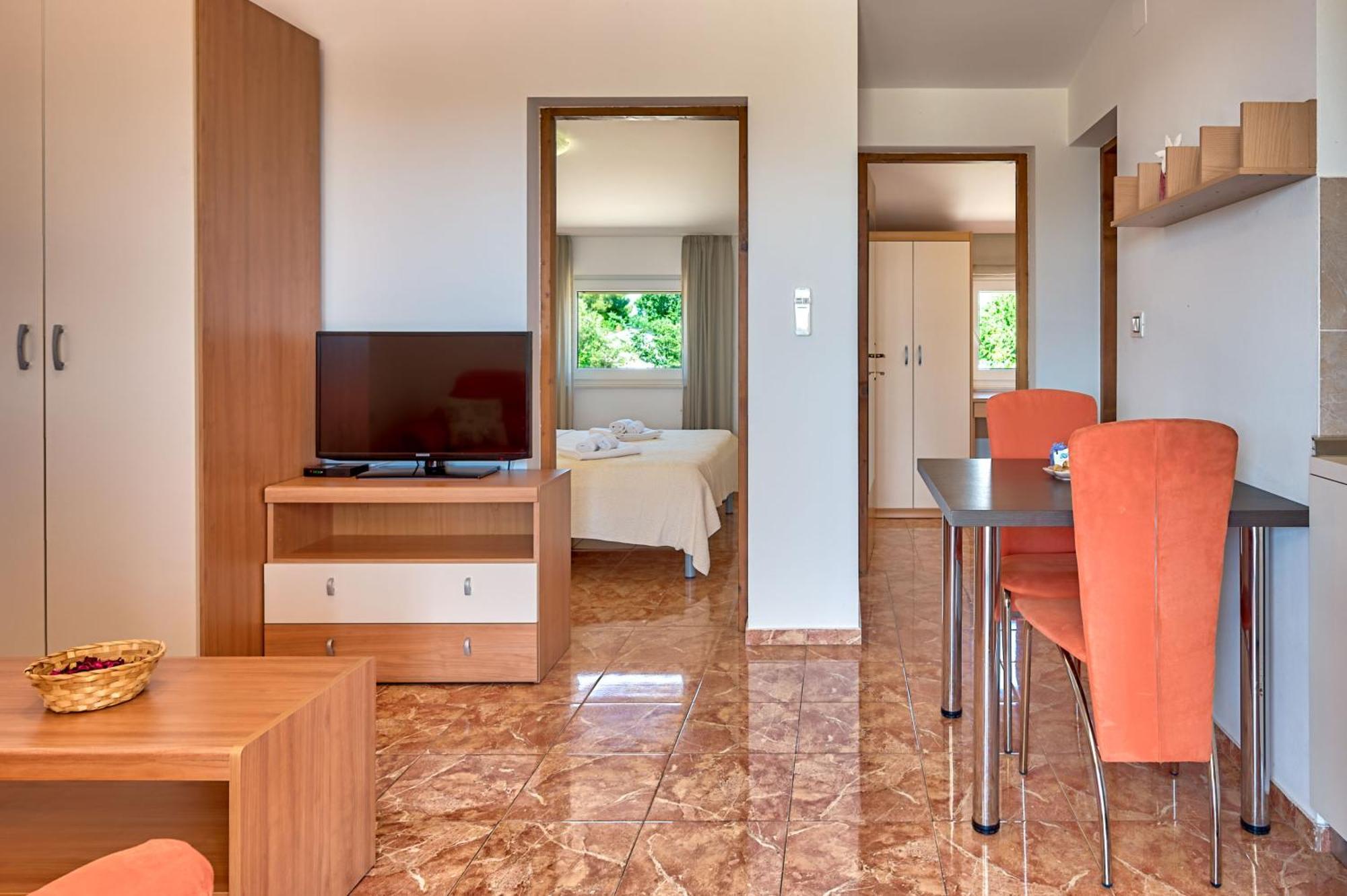 Teuta Apartments - A Beach And A Sea View Peroj Luaran gambar