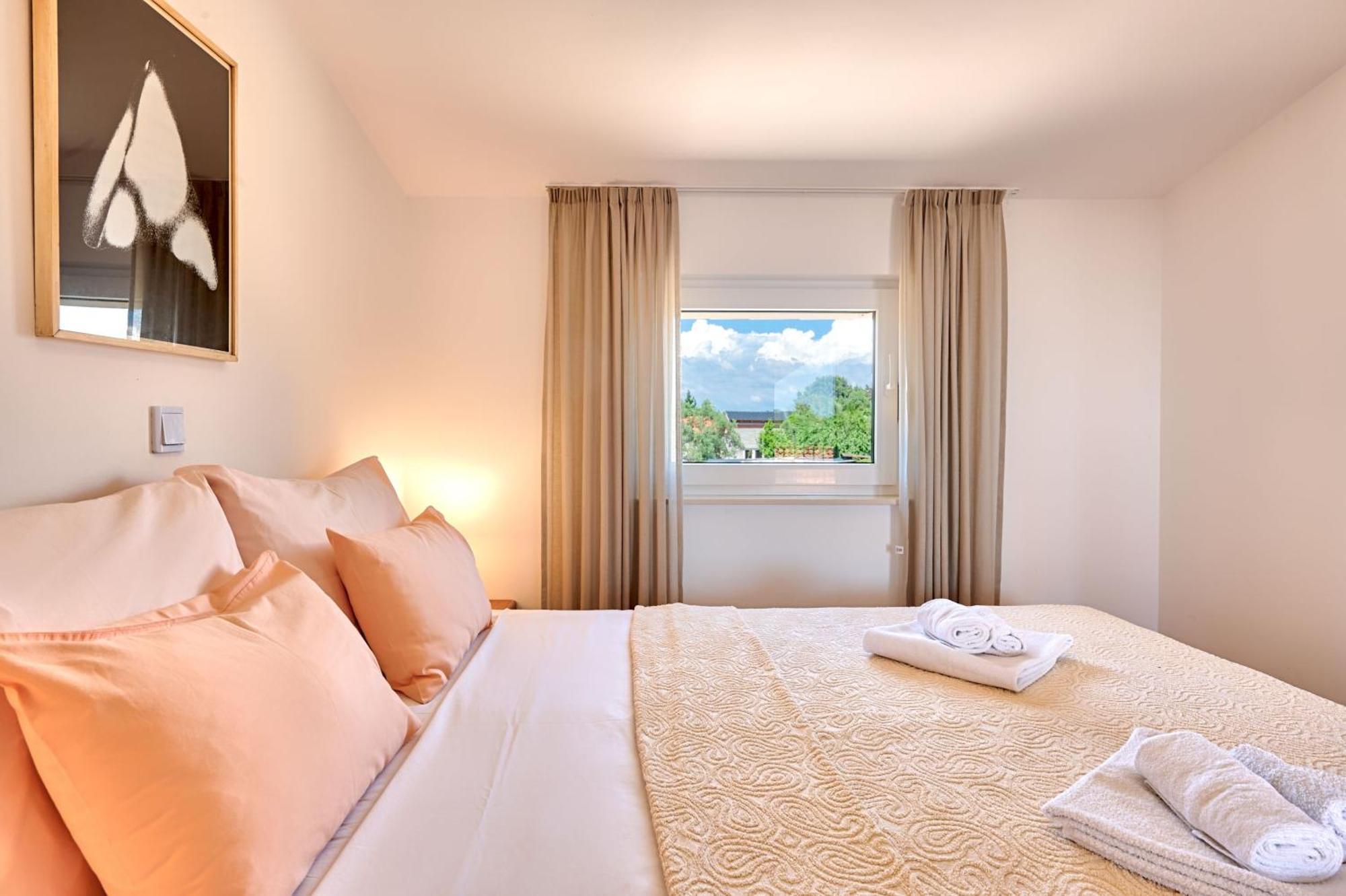 Teuta Apartments - A Beach And A Sea View Peroj Luaran gambar