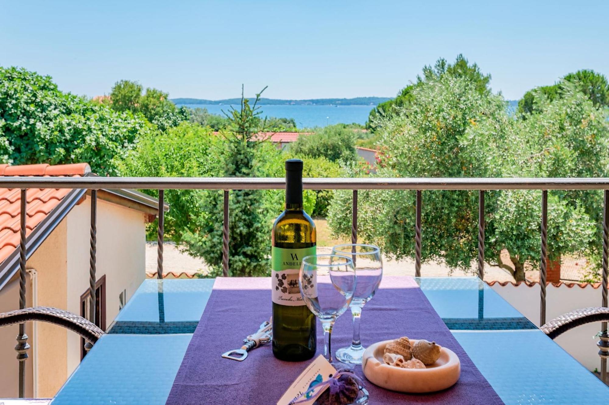Teuta Apartments - A Beach And A Sea View Peroj Luaran gambar