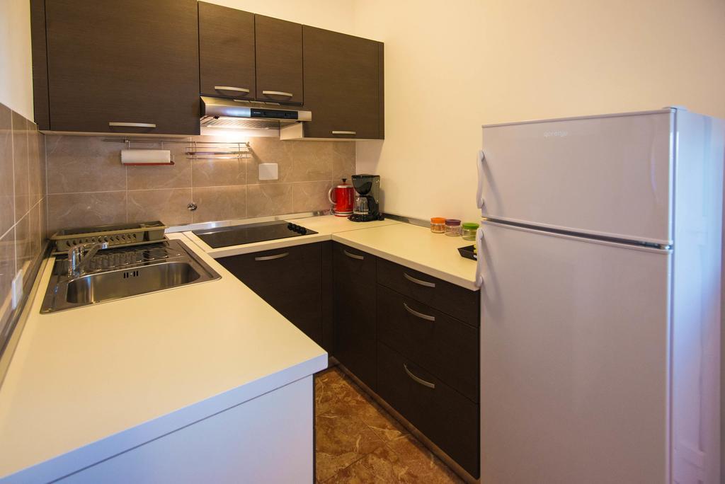 Teuta Apartments - A Beach And A Sea View Peroj Luaran gambar